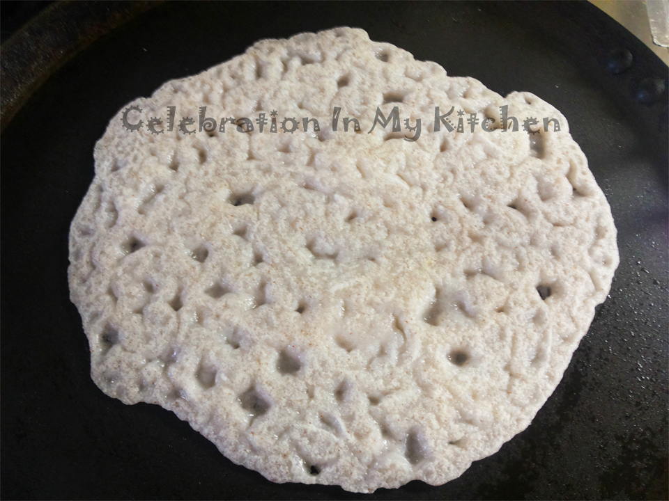 Koyloyo or Kailollyo (Griddle Rice Cakes)