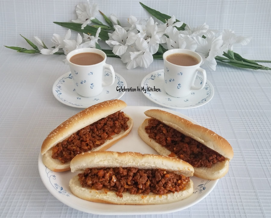 Hot Dog Buns With Mince