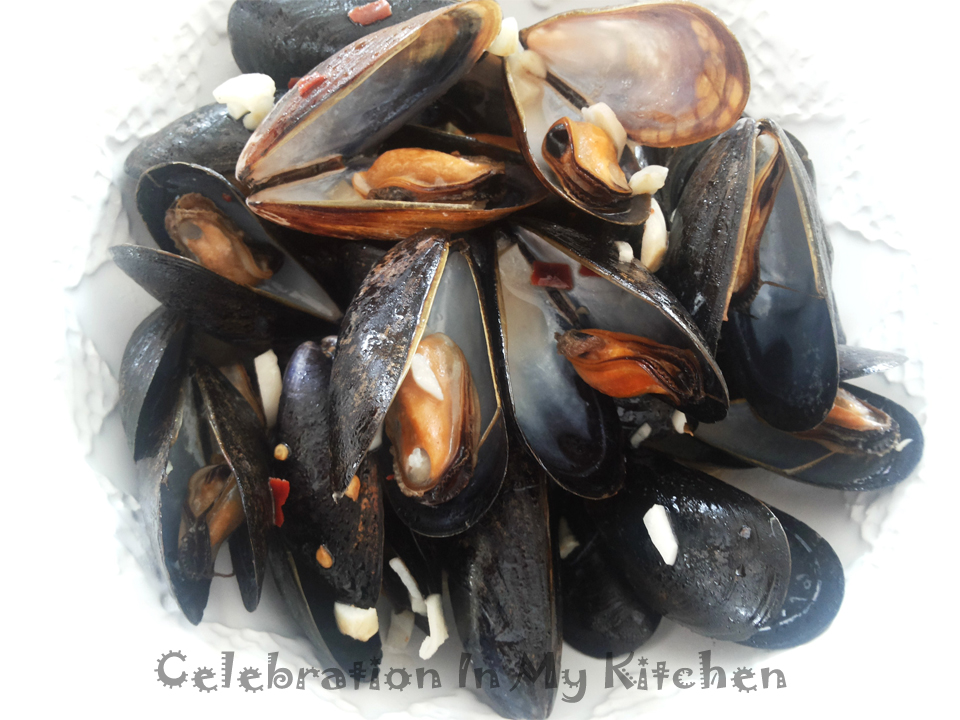 Steamed Mussels In White Wine