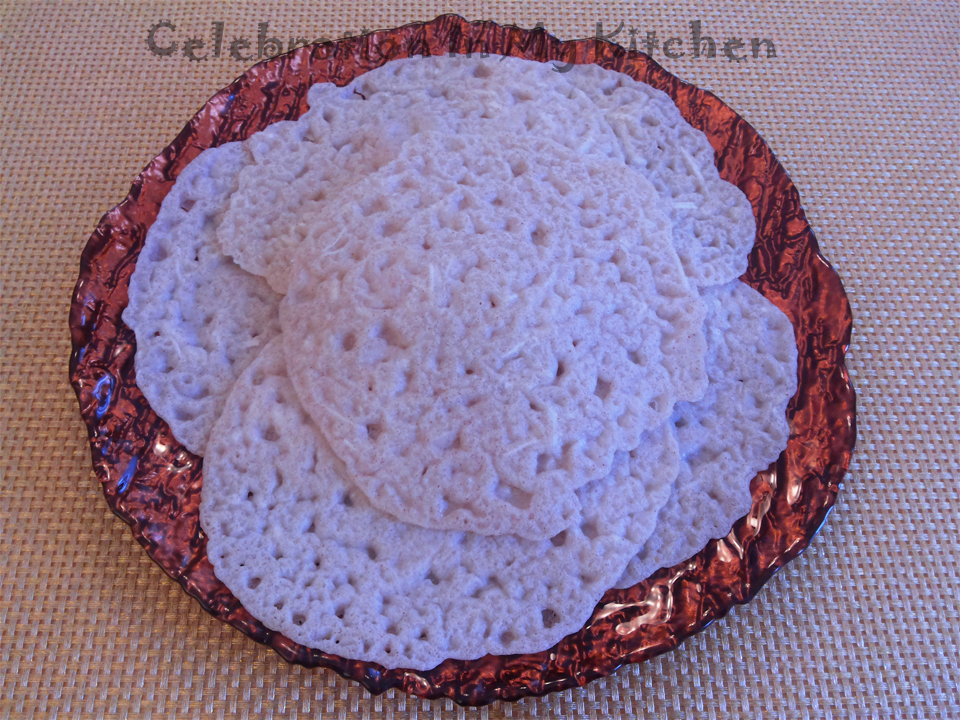 Koyloyo or Kailollyo (Griddle Rice Cakes)