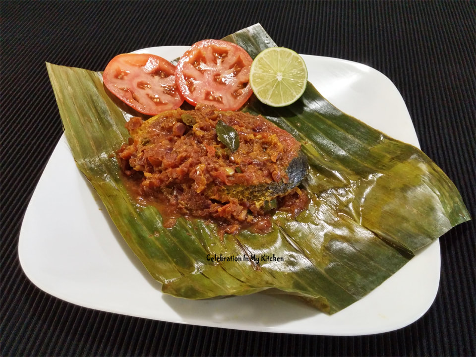 Kerala Meen Pollichathu (Fish Roasted In Banana Leaf)